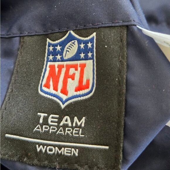 NFL New England Patriots Blue and Red Reversible Puffer and Fleece Vest - Picture 8 of 10